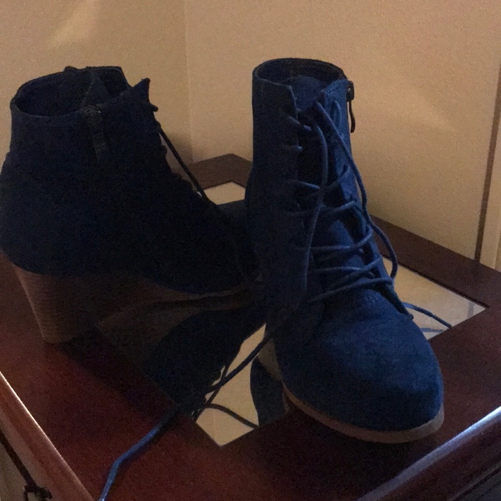 NWOT Deep blue suede wedge booties